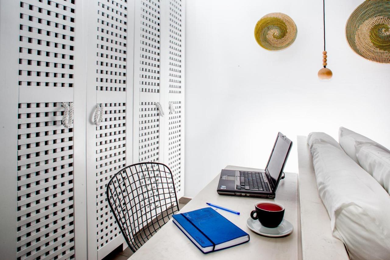 Amity Suites - Adults Only Φηρά Εξωτερικό φωτογραφία